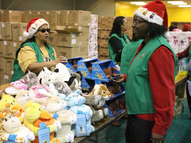 118th Doll and Toy Fund distribution provides Santa and smiles Entertainment/Life