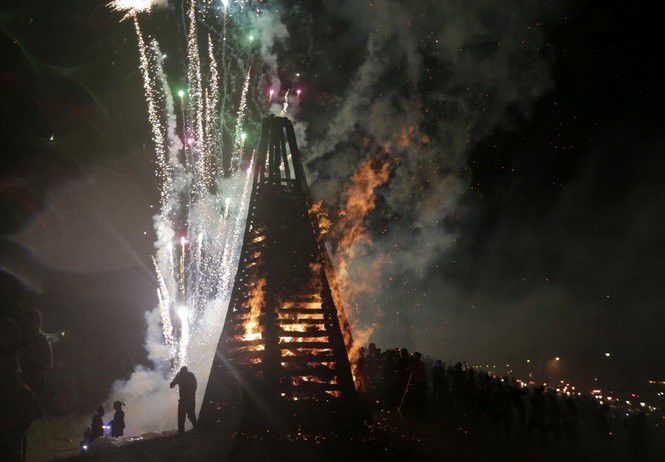 Christmas Eve Bonfires On The Levee 2022 Christmas Eve Bonfires On The Levee: What To Know And Where To Go. |  Entertainment/Life | Nola.com