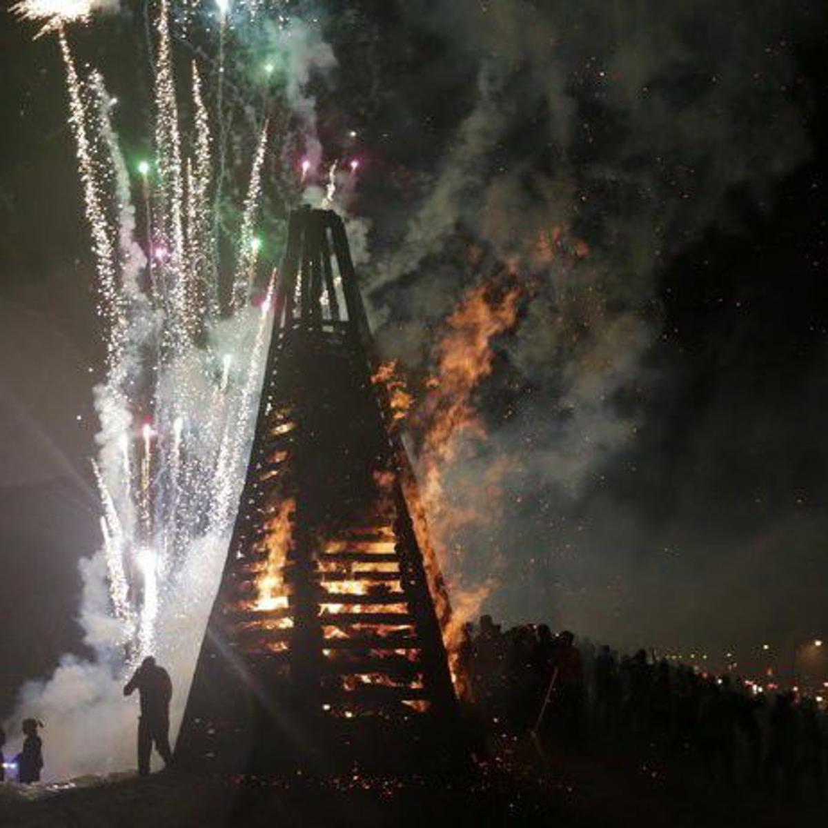 Christmas Eve Bonfires On The Levee What To Know And Where To Go Entertainment Life Nola Com