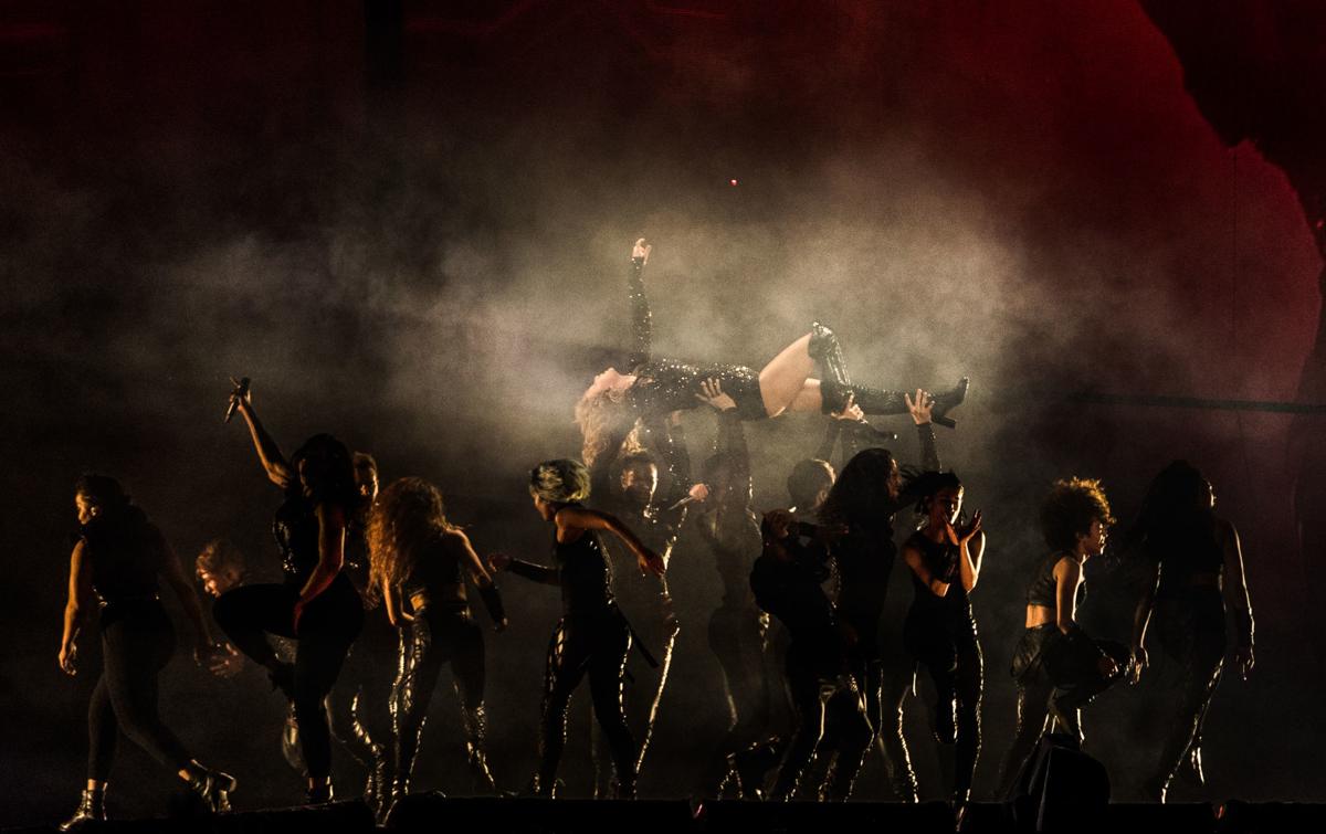Spera Taylor Swift Dazzles Full Superdome With Breath