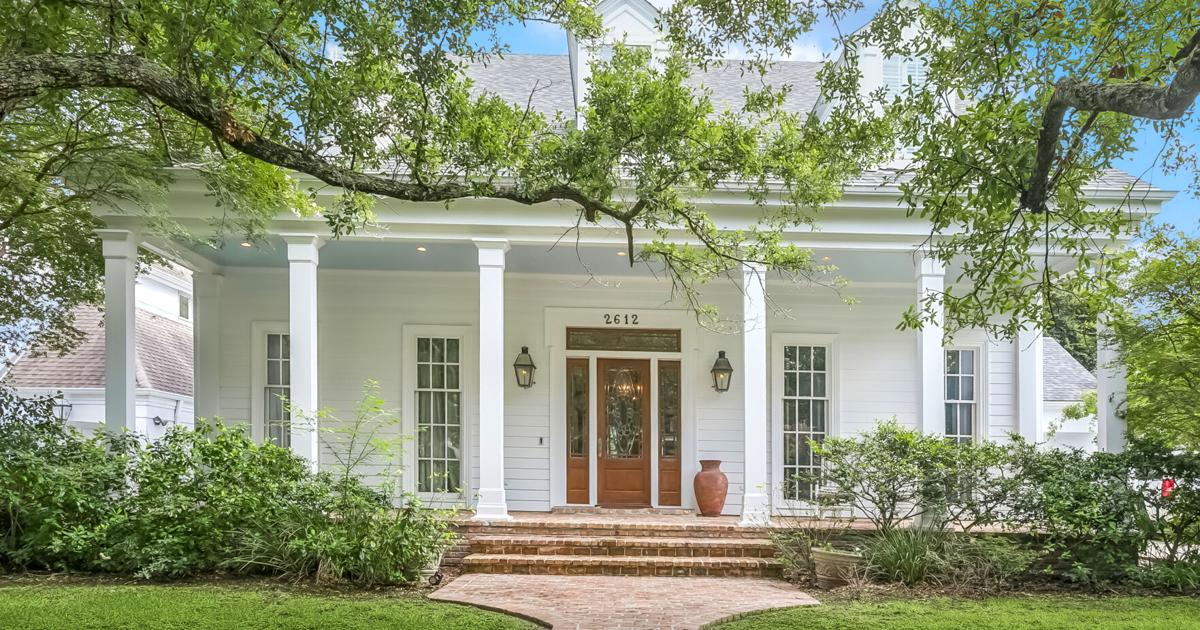 Das akadische Haus in Old Metairie hat 3 Stockwerke mit über 1 ...