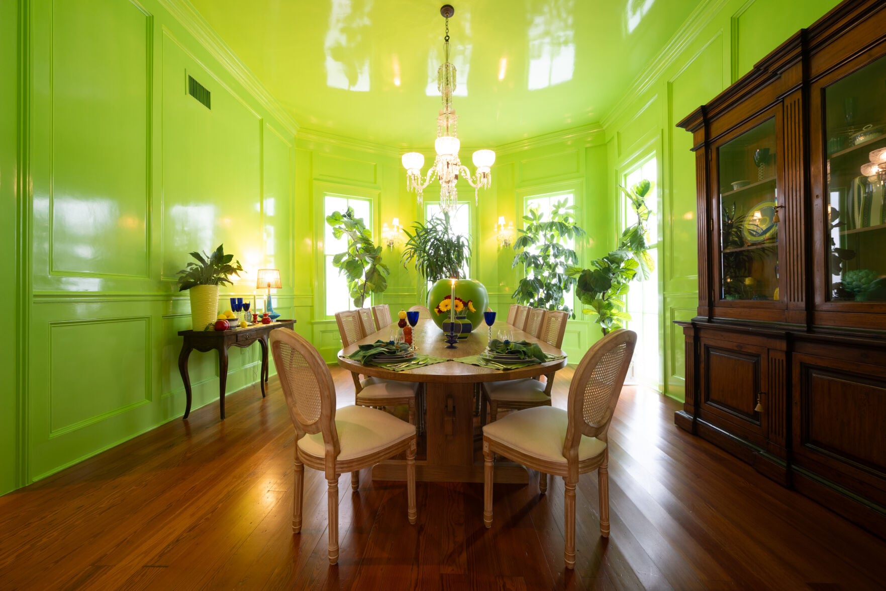 nola.com - JylBenson - Jaw-dropping formal dining rooms encouraging connection in New Orleans: 'The room is living'
