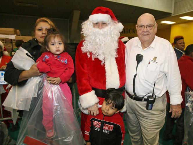 118th Doll and Toy Fund distribution provides Santa and smiles Entertainment/Life