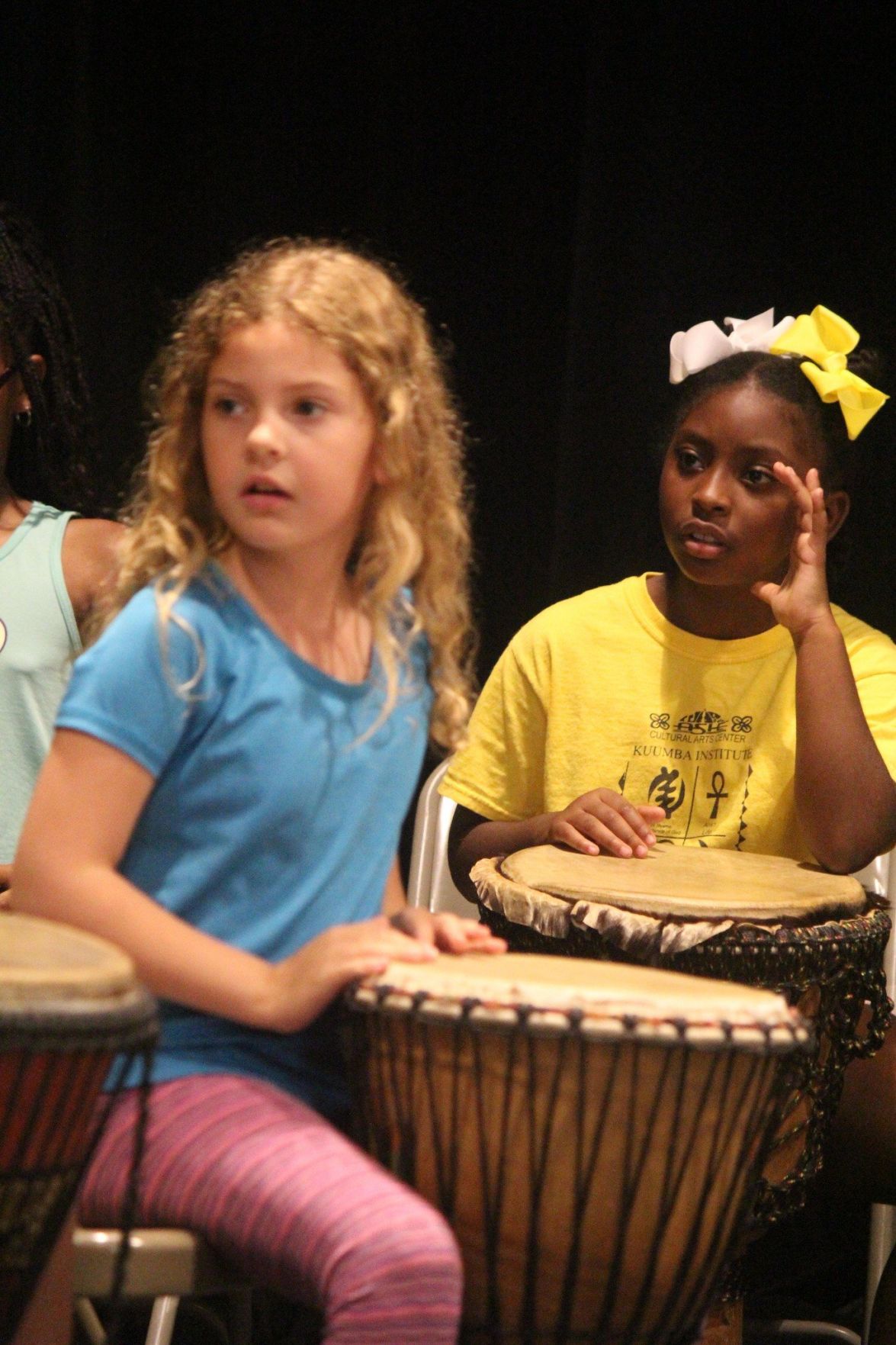 Buhay ang tradisyon ng African drummingBuhay ang tradisyon ng African drumming  