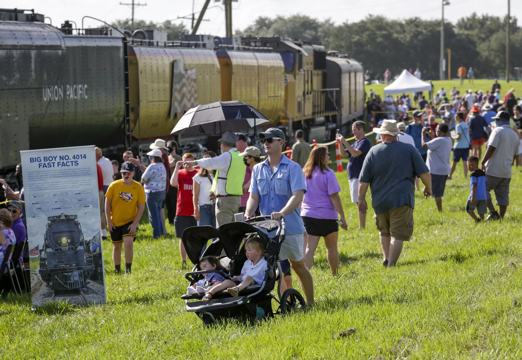 Once in a lifetime': Train buffs awed by Big Boy 4014 steam