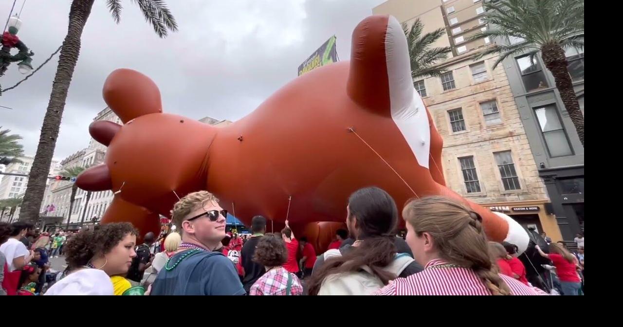 Rudolph the Red-Nosed Reindeer parade balloon does the limbo | | nola.com