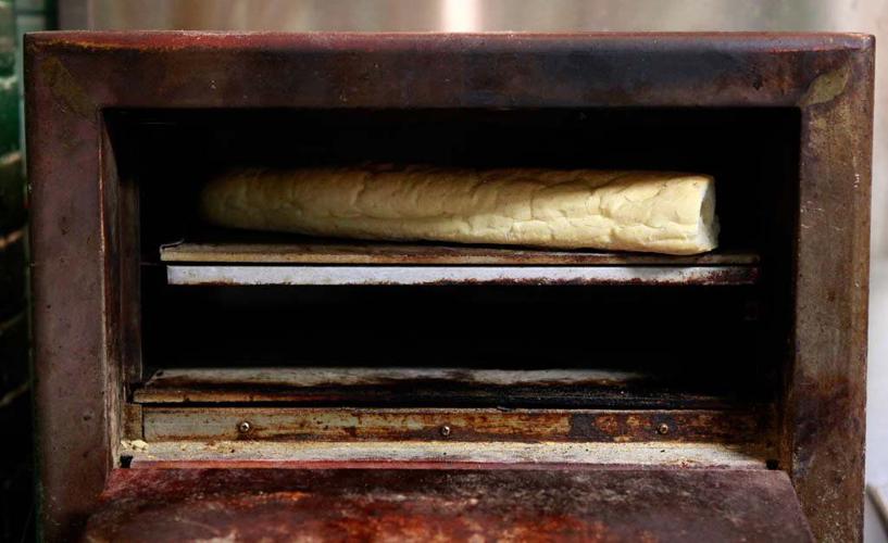 St. Rose Tavern, home of great roast beef poboy, to reopen in New