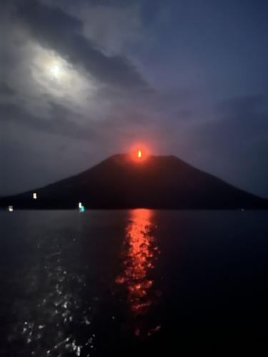 LC STROMBOLI ERUPTING.jpeg