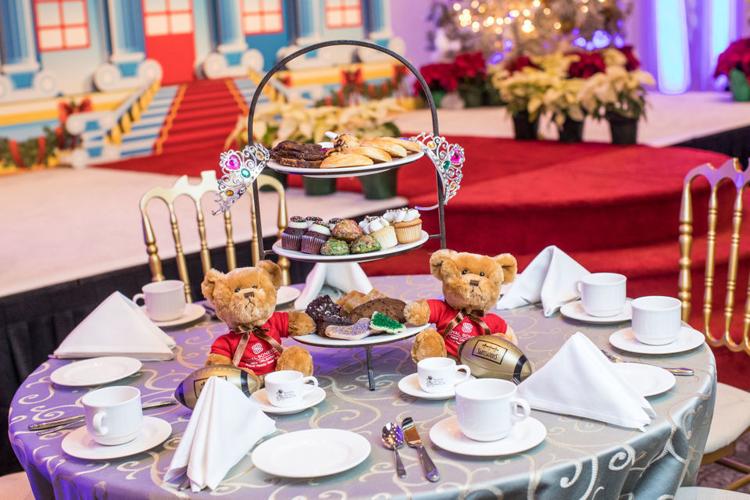Teddy bears, live alligators and Santa at New Orleans holiday teas Entertainment/Life