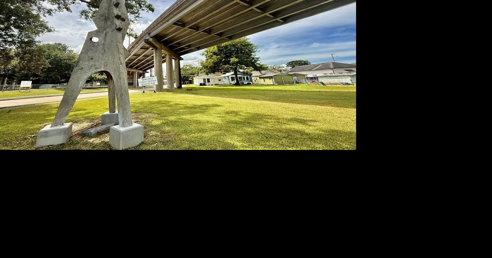This totem-like structure has stood beneath the interstate in Baton Rouge since 1977. What is it?