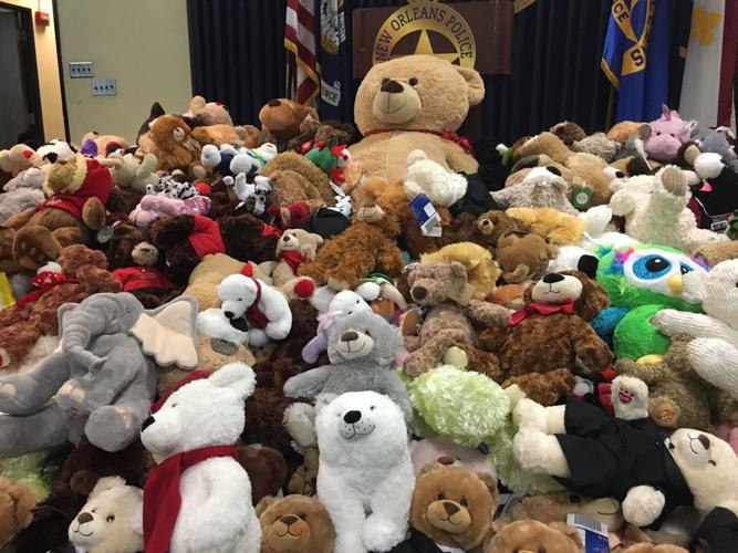 At Arnaud’s, a teddy bear hug that extends from cops to kids | | nola.com