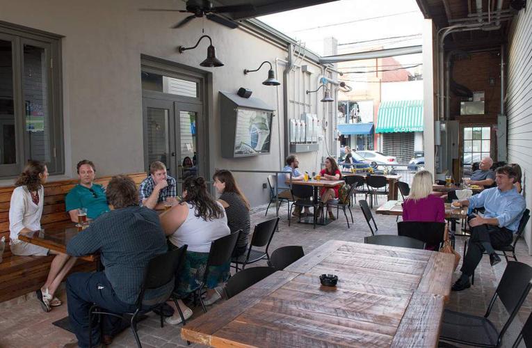 Beer pub Ale joins wine spot Oak in Riverbend _lowres