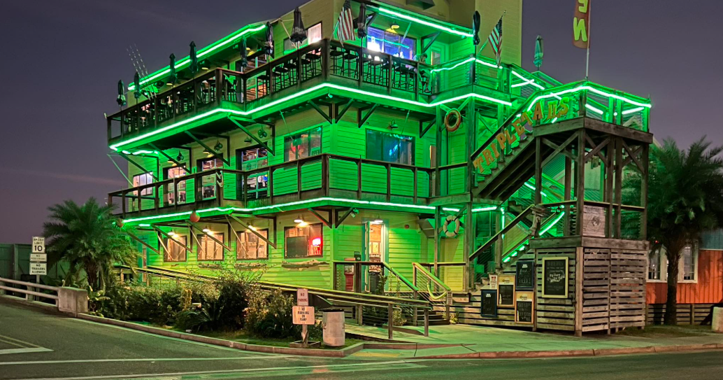 Popular Bay St. Louis beach bar, restaurant suddenly closes after years on the MS Coast