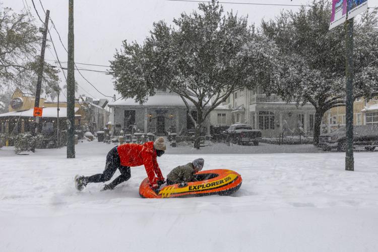 Snow closes Crescent City Connection Bridge in New Orleans | Weather ...
