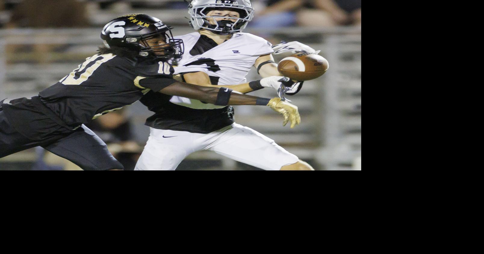 Big plays sparked a fourth-quarter comeback for the Salmen-Lakeshore winner