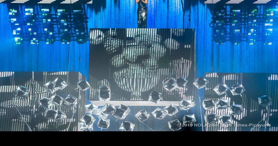 Shania Twain knocks out the New Orleans crowd Music