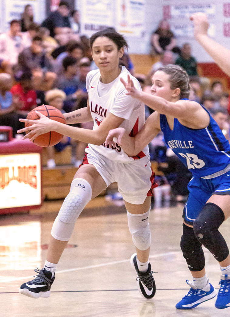 shoe stores in mandeville la on Fontainebleau Girls Fend Off Hard Charging Mandeville 41 33 St Tammany Community News Nola Com