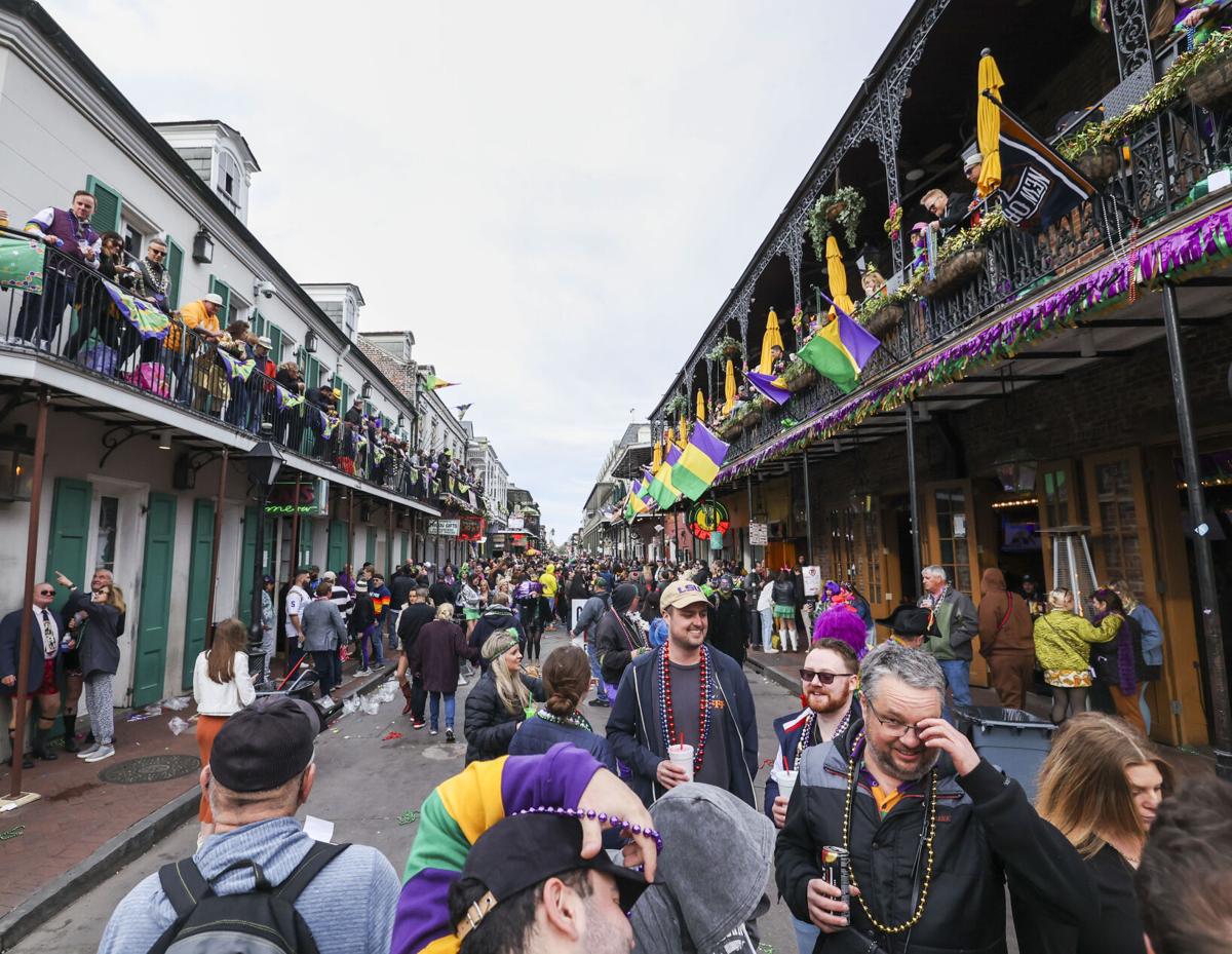 Crowds take to the French Quarter before Mardi Gras Entertainment