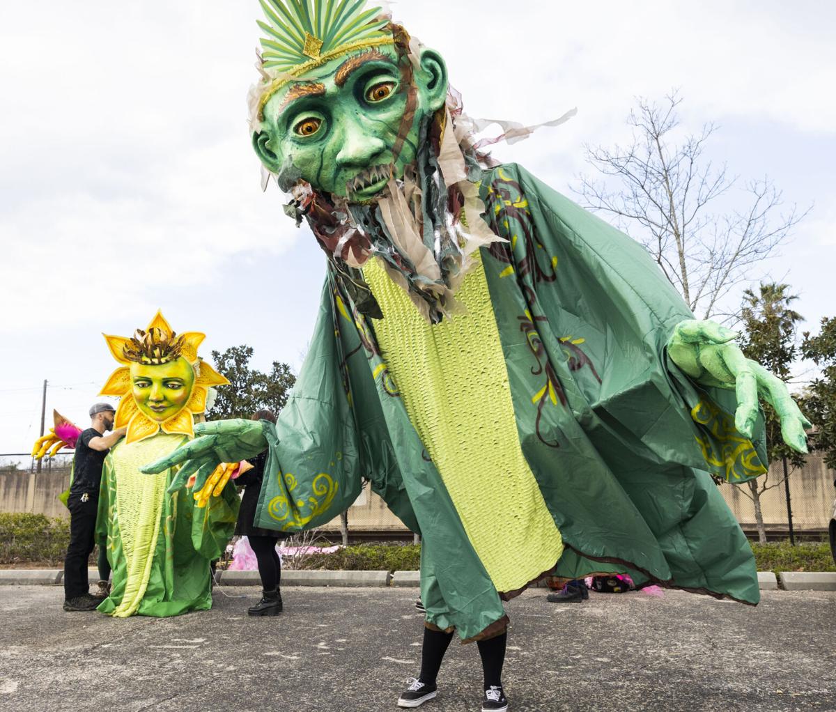 Photos Giant puppets parade along the Mississippi River after 10day