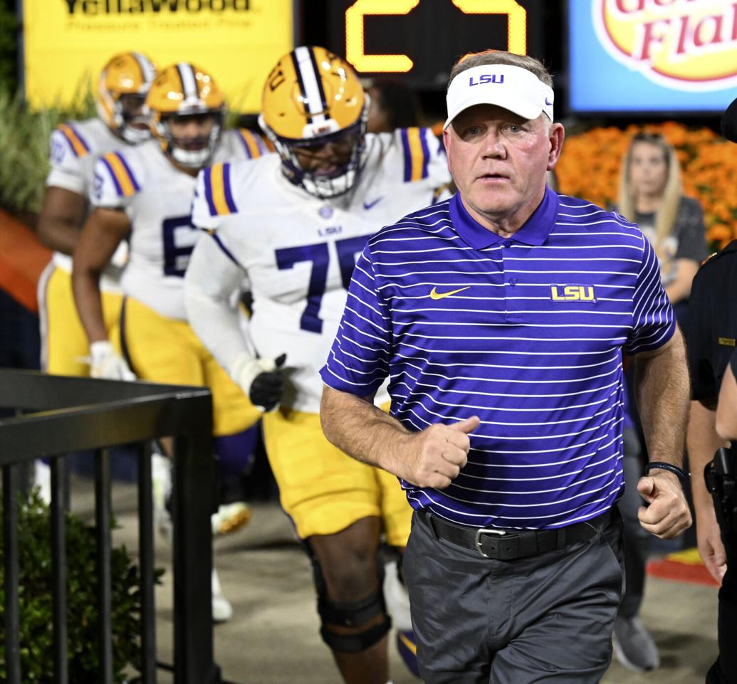 Watch LSU coach Brian Kelly addresses Jayden Daniels' health, big