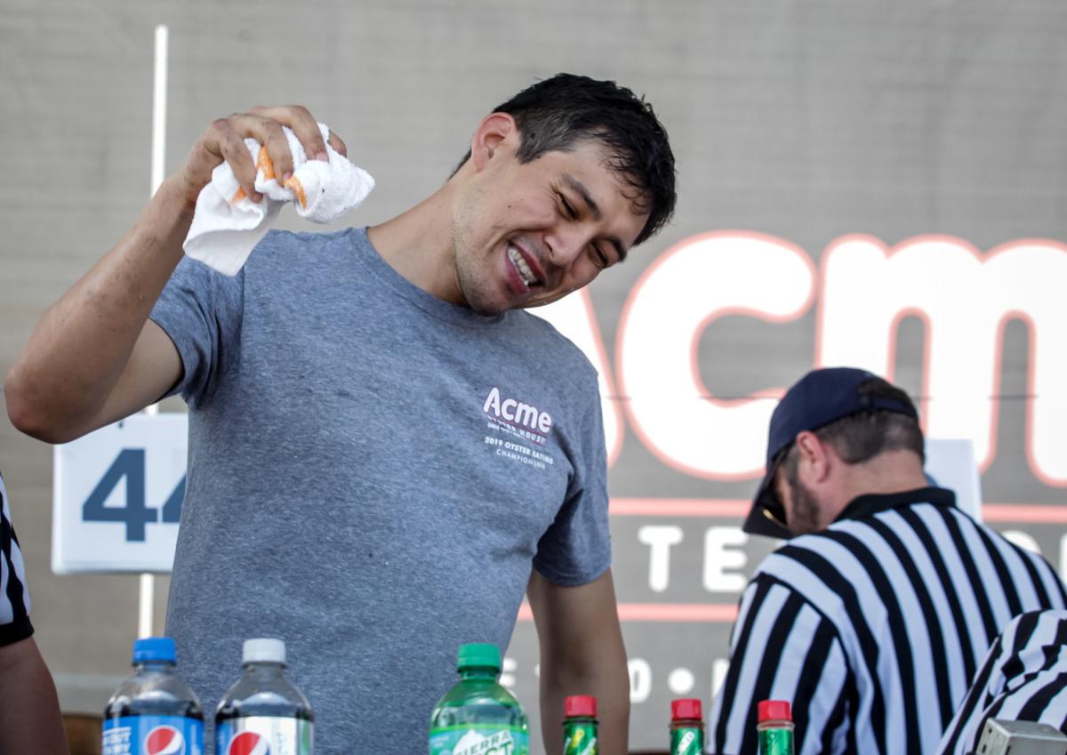 Major League Eating stars come to Metairie to tackle pizza of unusual