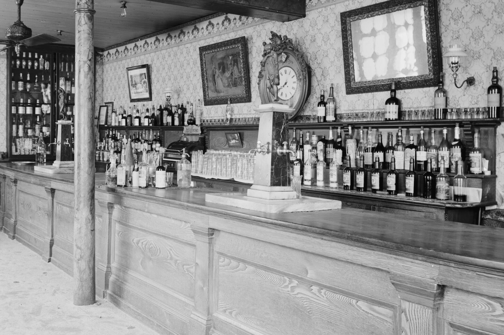 Dueling Absinthe House bars caused decades of confusion | Entertainment ...
