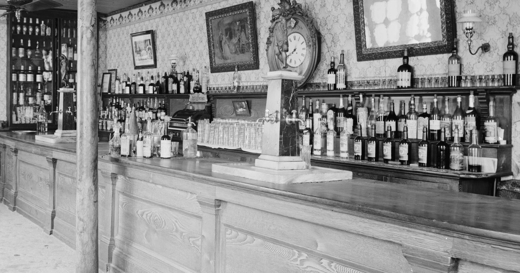 Dueling Absinthe House bars caused decades of confusion | Entertainment/Life - Vimarsana News