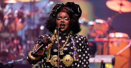 Lauryn Hill closes 2025 Essence Fest late in empty Superdome | Keith Spera | nola.com