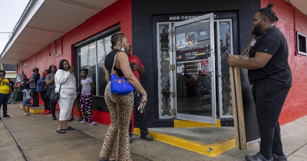 Popular West Bank soul food spot serves thousands of free meals to kids: 'I'm super grateful'