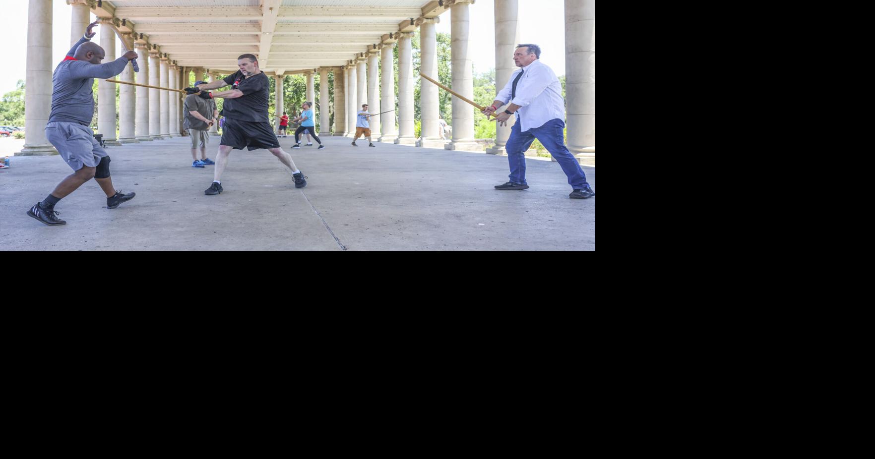 Duel school: Saturday in City Park with swords, a stern TV star and pretend mayhem | Entertainment/Life