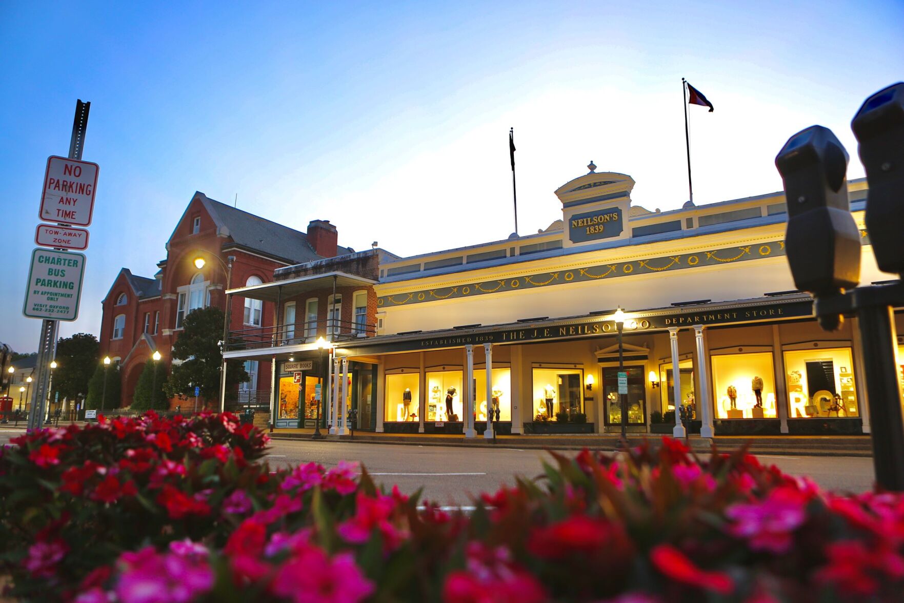 Looking for a quick getaway? Oxford is open for business with food, shopping, arts and more - Vimarsana News