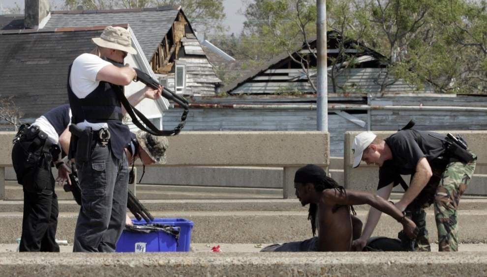 Photos New Orleans Truly A Chaotic War Zone Type Scene After Katrina With Looters Crying