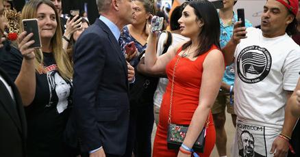 Twitter bans far-right activist Laura Loomer for anti-Muslim statements: report | News | nola.com Twitter bans far-right activist Laura Loomer for anti-Muslim statements: report | News | nola.com