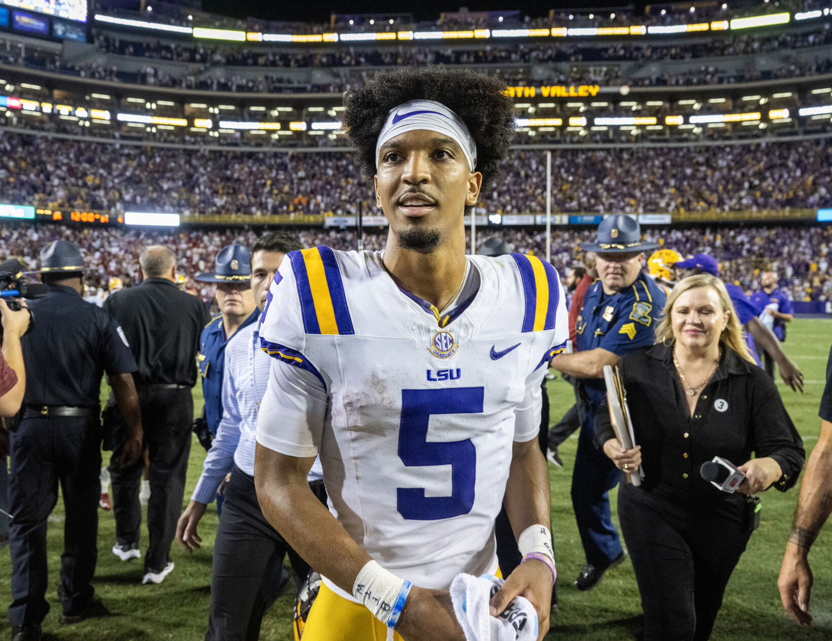 Associated Press Gives Jayden Daniels The 'Halfway Heisman' | LSU ...