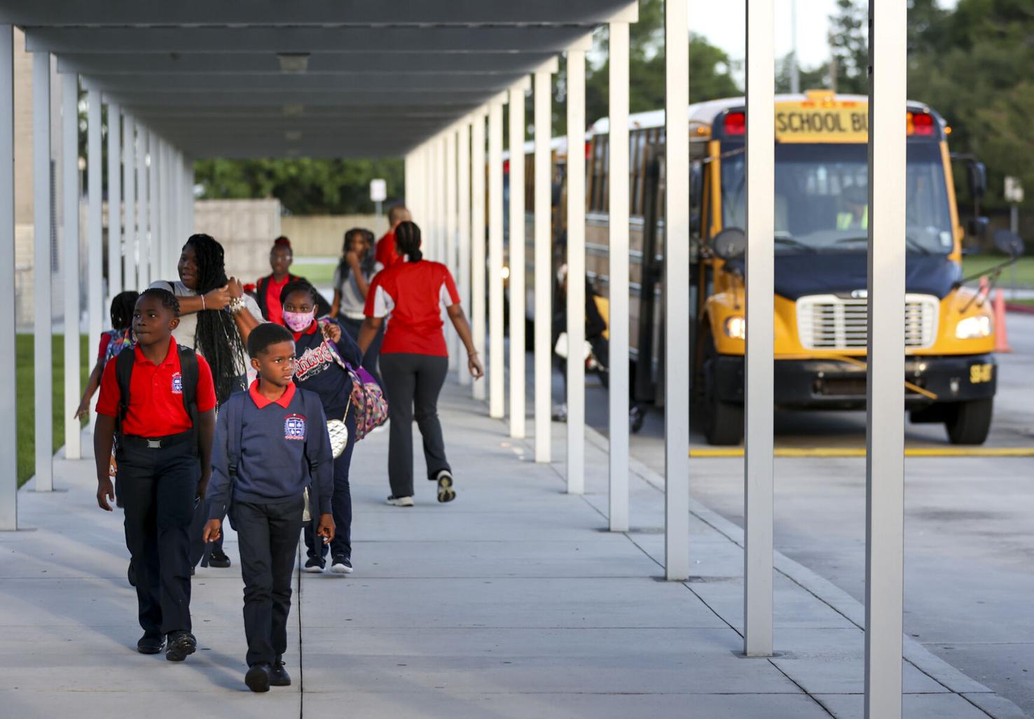 photos-superintendent-of-nola-public-schools-welcomes-students-back-to