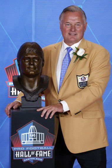 Former NFL player LaDainian Tomlinson poses with a bust of himself