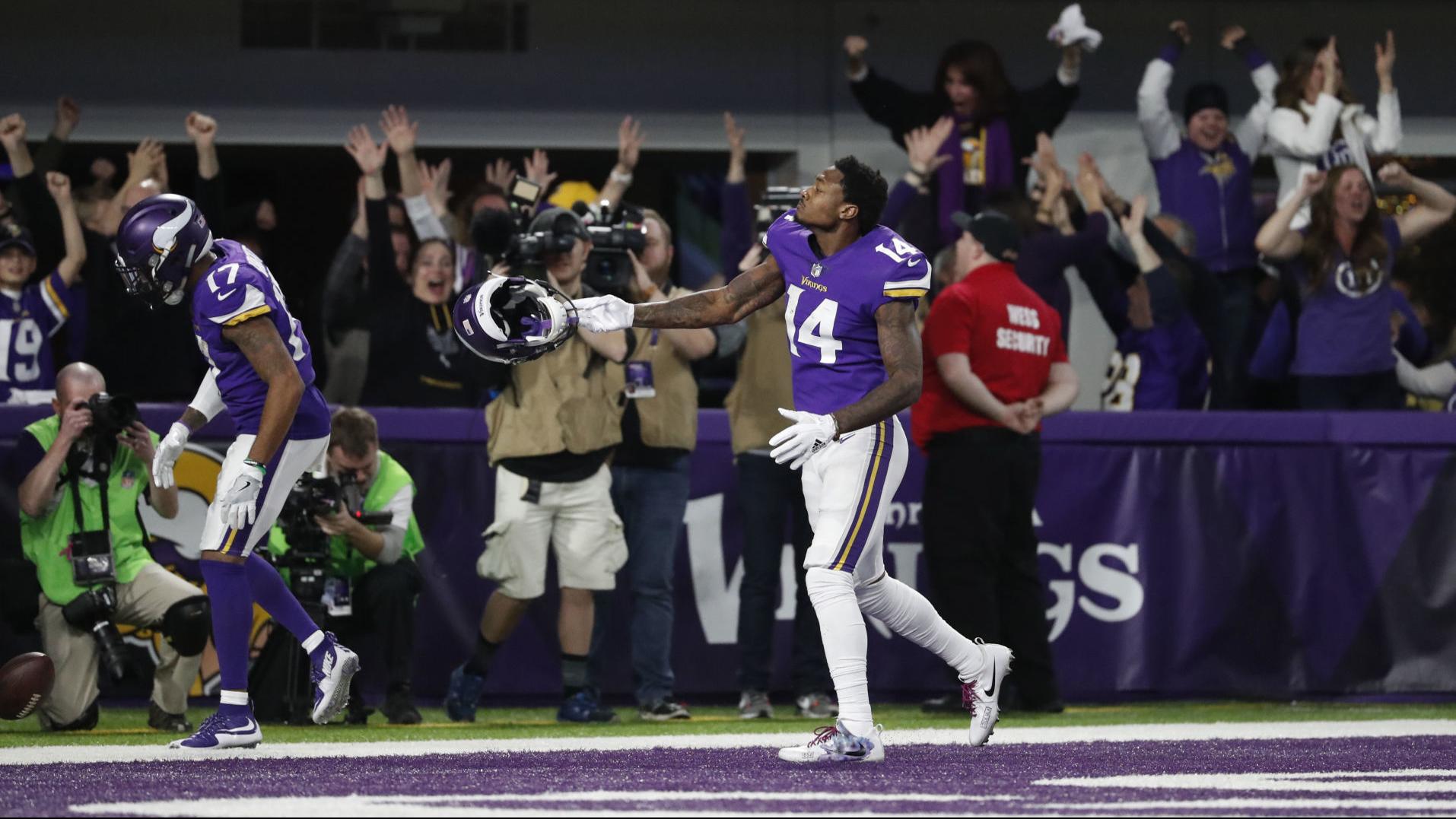 Minnesota Vikings' Stefon Diggs reaches for the ball during the  International Series NFL match at Twickenham, London Stock Photo - Alamy