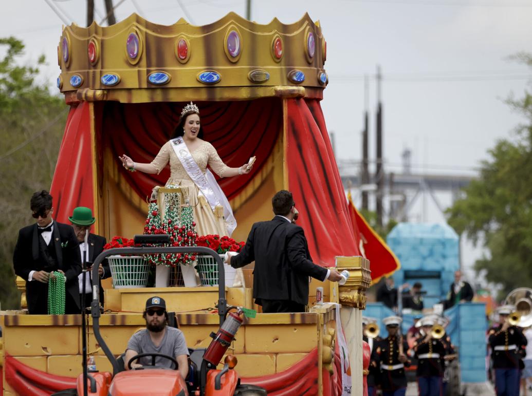 Photos Inaugural Gretna ItalianIrish parade rolls after years of