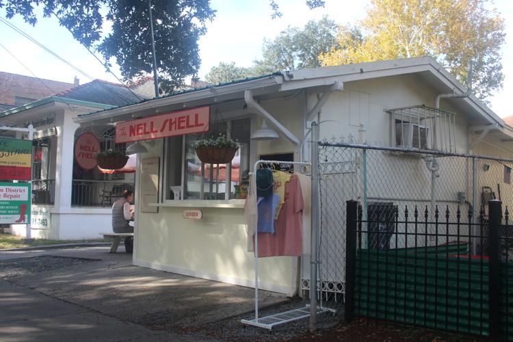 Nell Shell stand