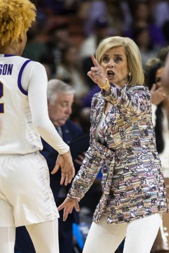 LSU's 'Dress Like Kim Mulkey' night had fans channeling Tigers