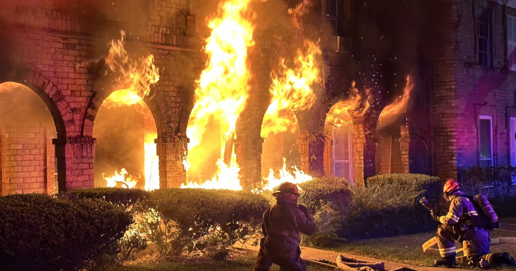 Family of three escapes two-alarm fire in Algiers - Vimarsana News