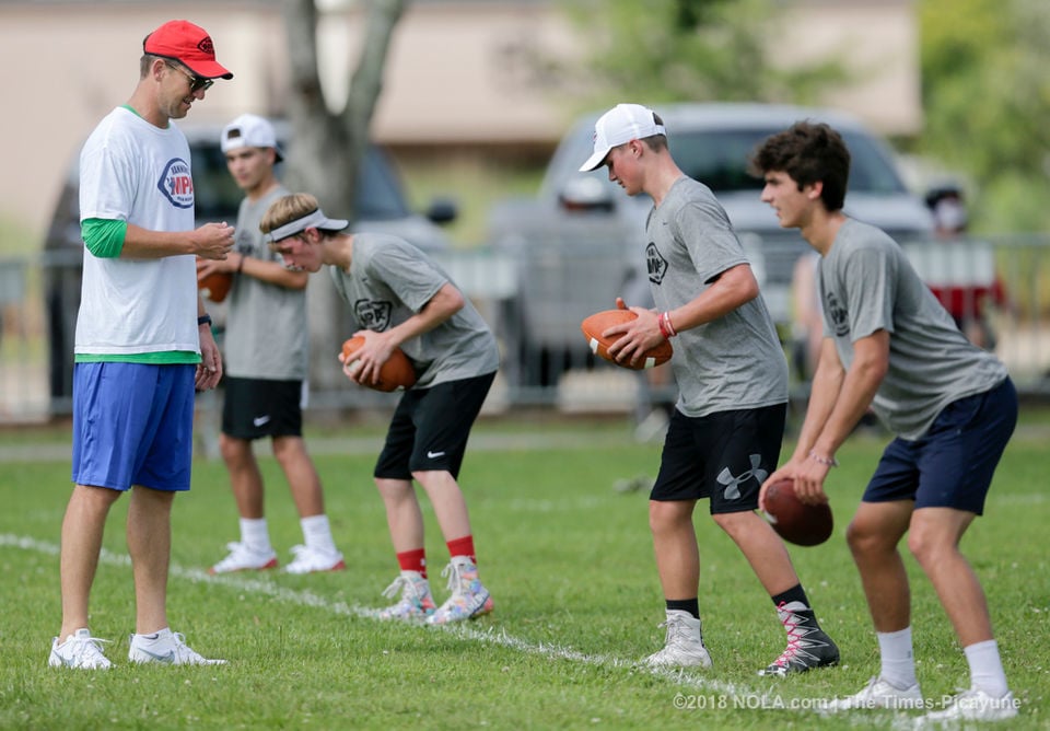 Peyton, Eli Manning drop knowledge, and college QB counselors soak it up