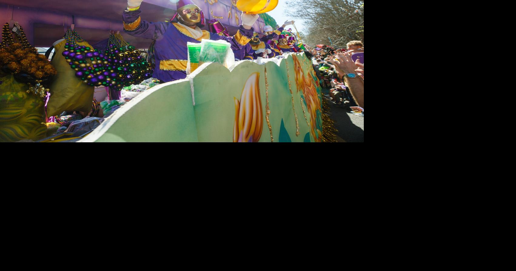 Riders kicked off Snoopy-themed Krewe of Thoth float | News | nola.com