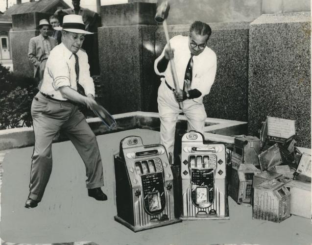 42 archive photos show our love/hate relationship with slot machines ...