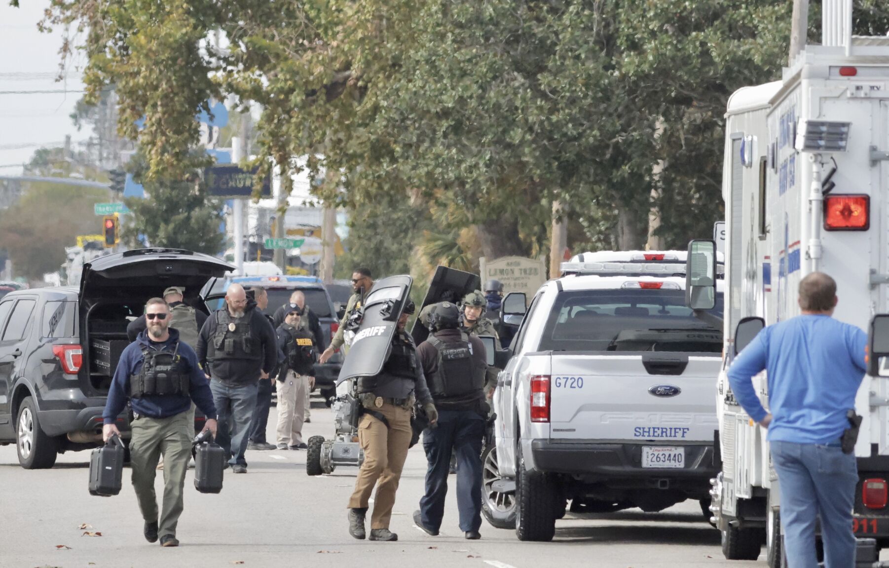 SWAT roll in Metairie | | nola.com