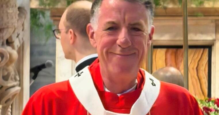 Archbishop Checchio receives pallium, blessing from Pope Leo during Vatican Mass Monday