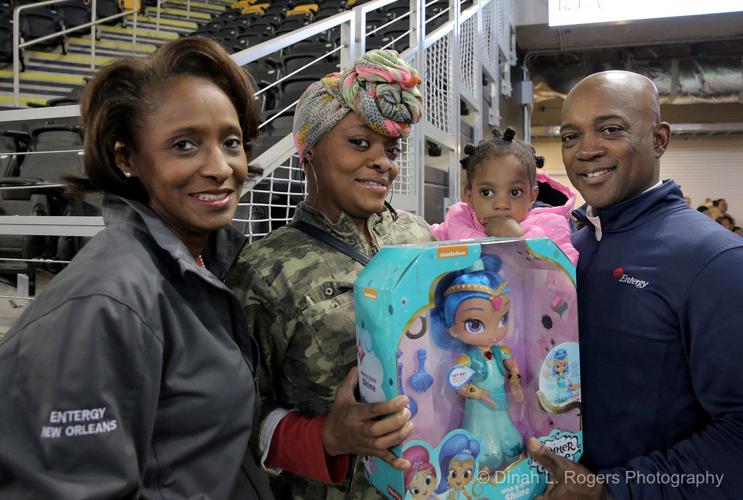 4,000 children turn up for The TimesPicayune Doll & Toy Fund distribution Entertainment/Life