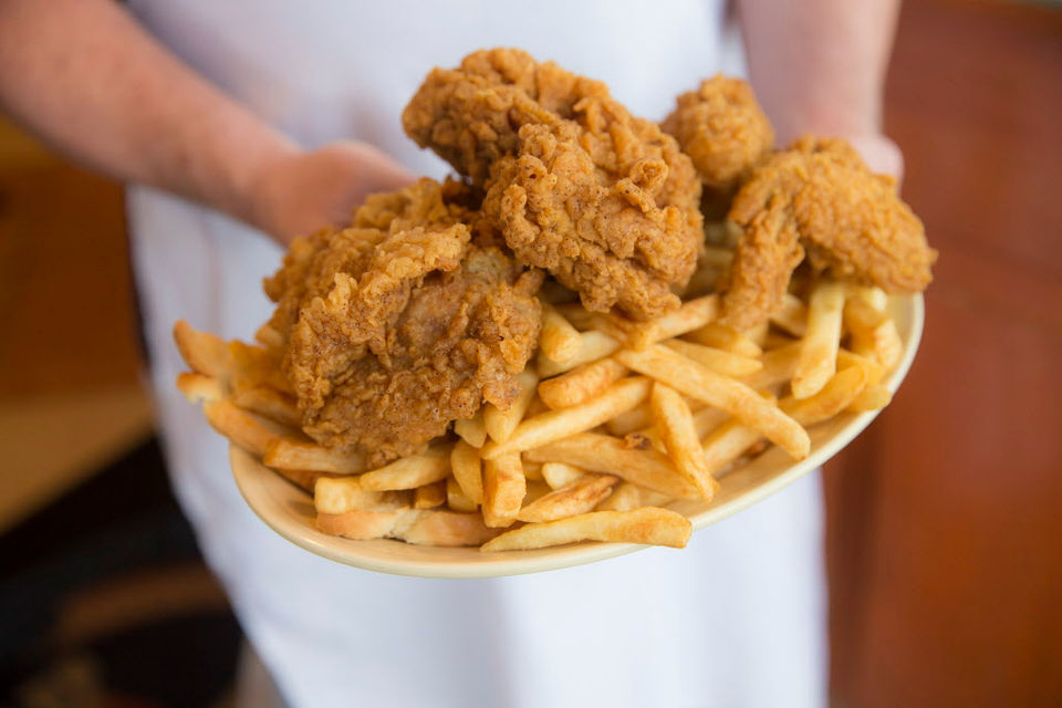 the-best-fried-chicken-restaurants-in-new-orleans-where-to-find-the