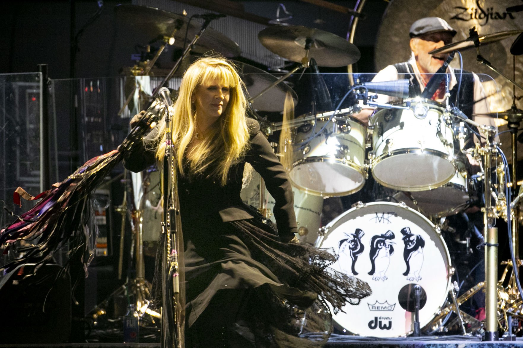 who is the bass player for fleetwood mac