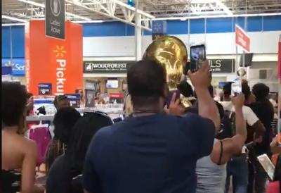 Wow! Watch as full-blown second line breaks out at New Orleans-area Walmart, Entertainment/Life